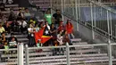 Sejumlah pendukung timnas Timor Leste menyaksikan langsung laga kualifikasi grup H Piala Asia 2016 antara Indonesia U-23 melawan Timor Leste di Stadion GBK Jakarta, (27/3/2015). Indonesia unggul 5-0 atas Timor Leste. (Liputan6.com/Helmi Fithriansyah)