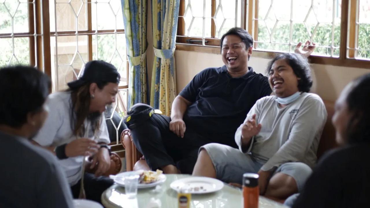 CARA KELUAR DARI GENERASI SANDWICH
