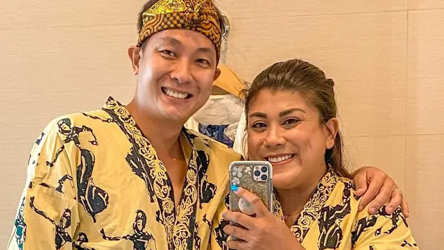Beri Kejutan Untuk Suami, Ini 5 Momen Regina Ivanova Umumkan Kehamilan