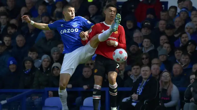 Manchester United Tumbang di Kandang Everton