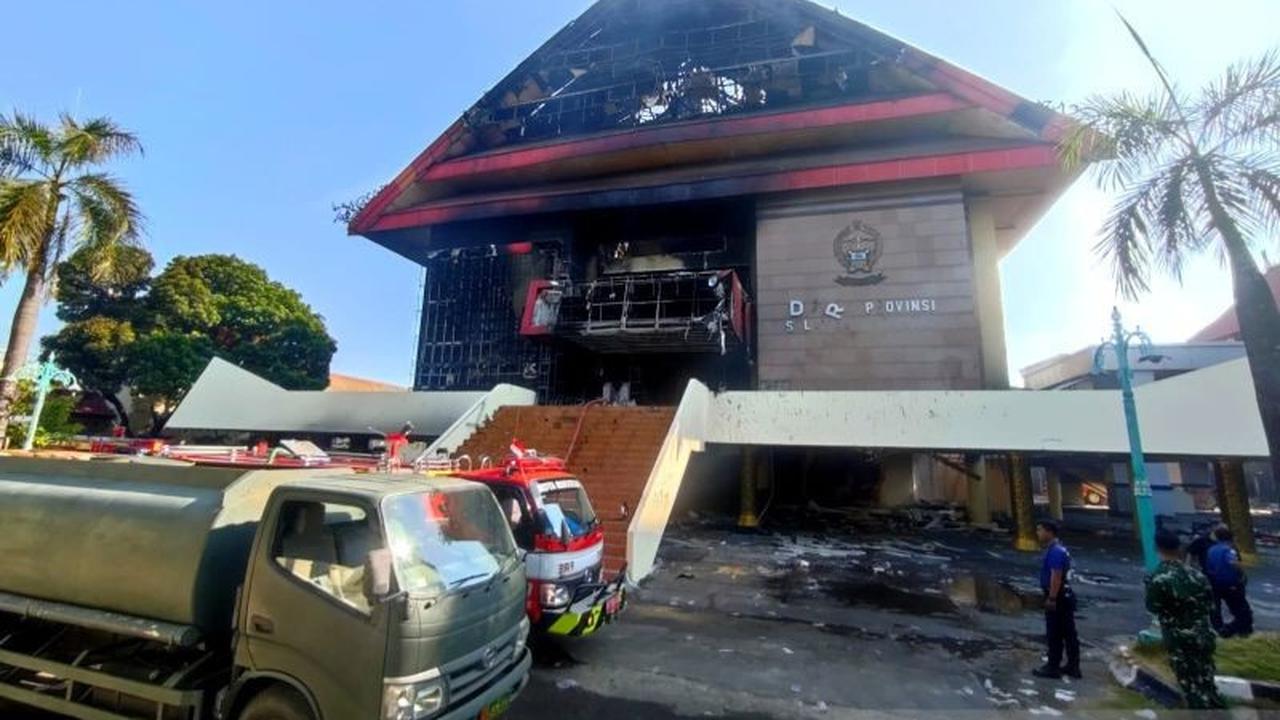 Pimpinan DPRD Sulsel Beri Apresiasi TNI Damkarmat: Aksi Heroik Atasi Ricuh Pembakaran Kantor, Tahukah Anda Tantangannya?