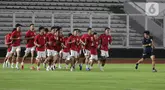 Sejumlah pemain Timnas Indonesia saat sesi latihan jelang laga Semifinal Piala AFF U-23 2025 di Stadion Madya Gelora Bung Karno, Senayan, Jakarta, Kamis (24/7/2025). (Liputan6.com/Helmi Fithriansyah)