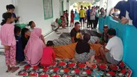 Jenazah korban kecelakaan laut yang terjadi di Kabupaten Banggai Laut berada di Pulai Sonit, Senin (2/11/2020). (Foto: Dokumentasi warga).