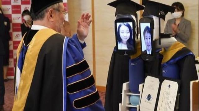 7 Meme Wisuda Saat Pandemi Virus Corona Ini Bikin Sedih