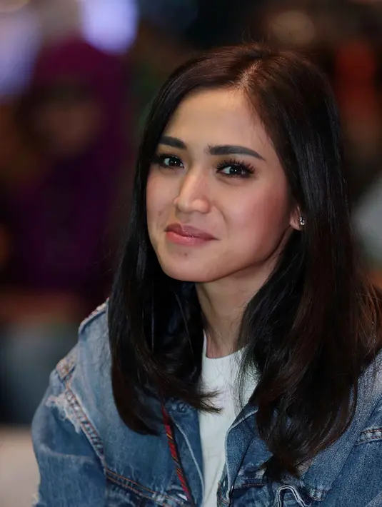 Pemeran dalam film Dealova (2005) itu tidak mau bicara banyak terkait hubungan Raffi Ahmad dan Ayu Ting Ting. Lantaran, ia sudah janji dengan seseorang. (Deki Prayoga/Bintang.com)