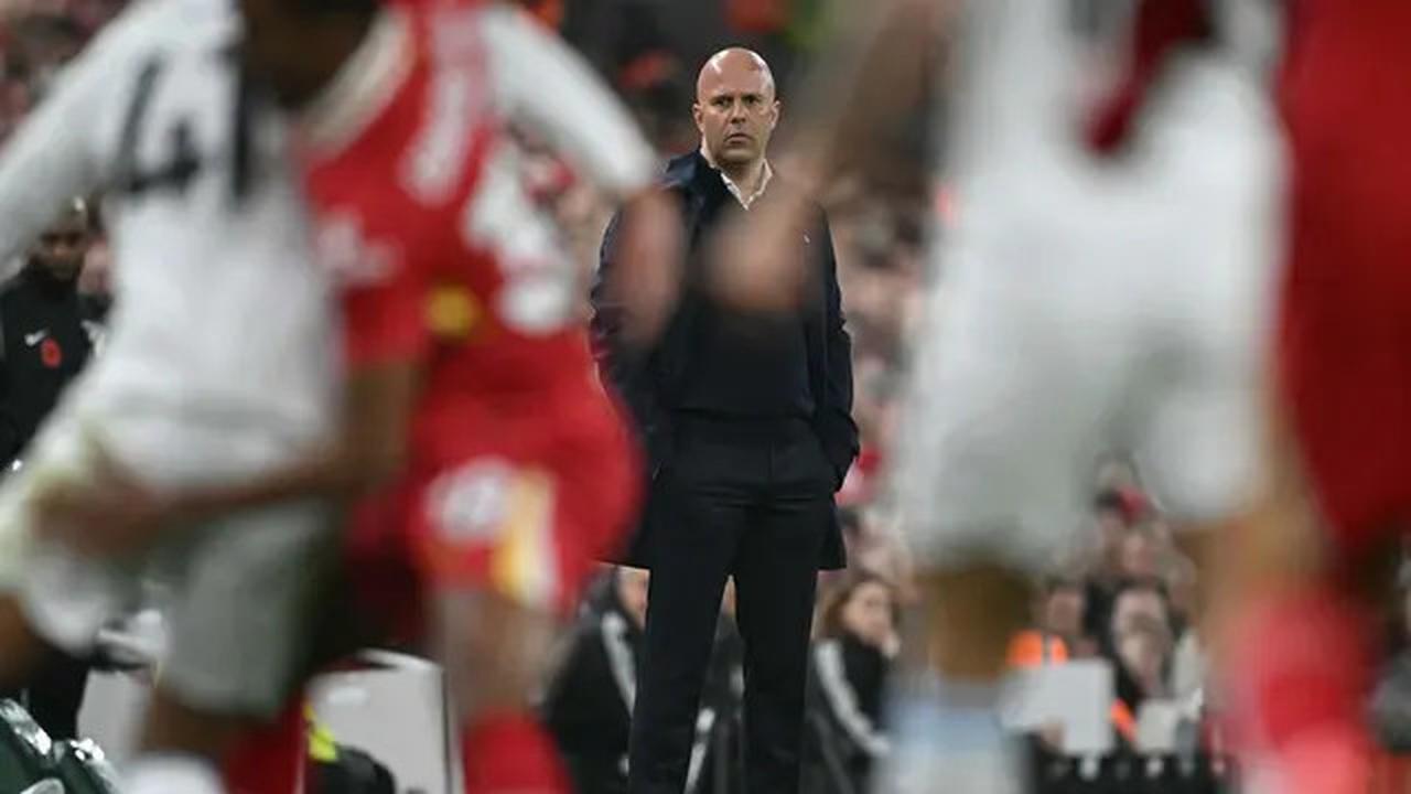 Memahami Perbedaan Peran Pelatih Kepala Vs Manajer dalam Sepak Bola Modern