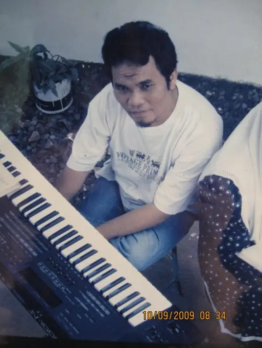 Dilansir dari Liputan6.com, Sahabat Debby, Kadri, mengatakan bahwa ia meninggal saat memberikan kajian di sebuah masjid kawasan Cipete. (Facebook/Debby Nasution)