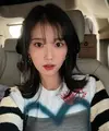 IU baru saja merayakan usia barunya yang menginjak 29 tahun, kemarin. Dalam beberapa foto terbaru yang diunggahnya di akun Instagram pribadinya, IU juga terlihat mengubah gaya rambutnya menjadi wolf cut. Foto: Instagram.