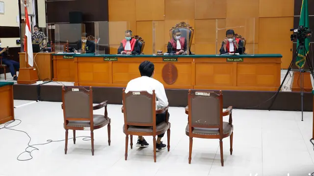 Gaga Muhammad saat menjalani persidangan (Kapanlagi.com/ Bayu Hendiarto)