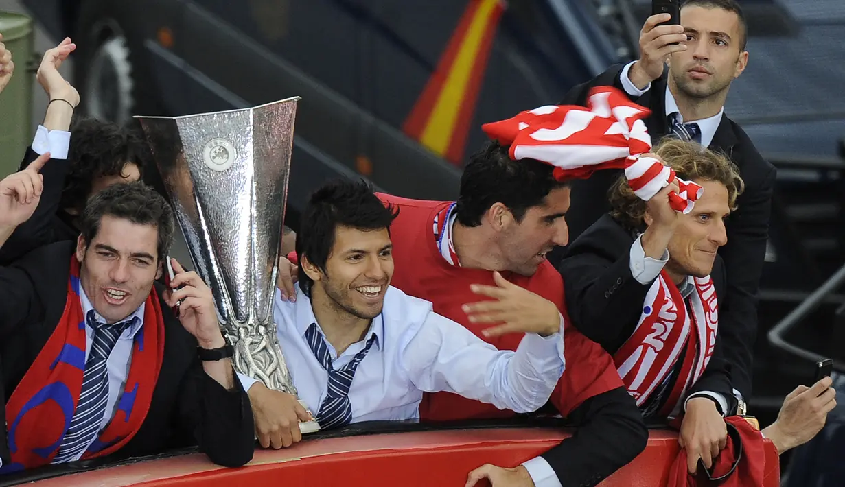Selama 5 musim berseragam Atletico Madrid mulai 2006/2007 hingga 2010/2011, ia total tampil dalam 230 laga dengan mencetak 100 gol dan 45 assist. Dua trofi juara dikoleksinya, yaitu juara Liga Europa 2009/2010 dan juara Piala Super Eropa 2010. (AFP/Dani Pozo)