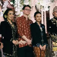 Sederet Artis Hadir di Pernikahan Anak Soimah. [@rinanose16]