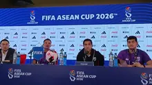 Anthony Hudson Pelatih Kepala Timnas Thailand dan Chanathip Songkrasin Kapten Timnas Thailand pada saat konferensi pers Thailand menjelang Final melawan Indonesia dalam ajang FIFA ASEAN CUP, Minggu (4/10/2026).