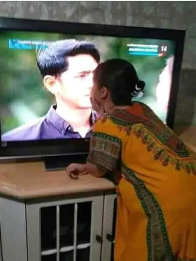 emak-emak nonton sinetron