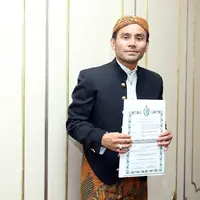 Selebriti Judika diberi gelar ( KRH kencananingrat ) mengikuti jejak istrinya yg terlebih dahulu