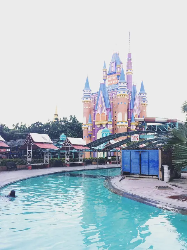 Kenjeran Park, Surabaya. (dok. Instagram @kenparksurabaya/https://www.instagram.com/p/BTTGhlSBieG/)