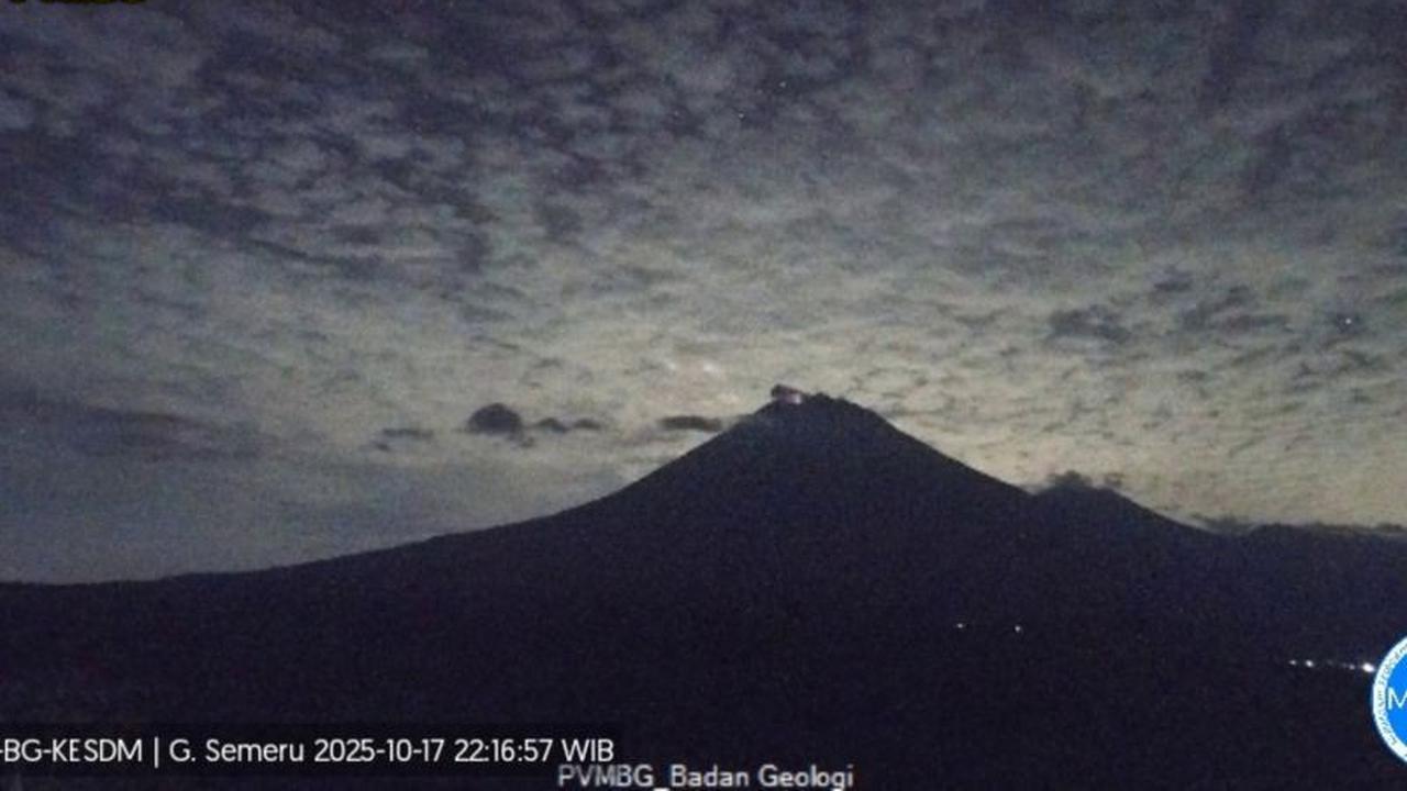 Gunung Semeru Erupsi 8 Kali dalam Sehari, Tertinggi di Jawa Ini Muntahkan Abu 300 Meter