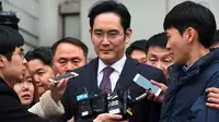 Diduga Lakukan Penyuapan, Petinggi Samsung Ditahan