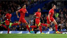 Liverpool berhasil mengalahkan Chelsea dengan skor 2-1 pada laga pekan kelima Premier League di Stamford Bridge, London, Sabtu (17/9/2016) dini hari WIB. Jordan Henderson (kanan) merayakan gol yang dicetaknya. (Reuters/Dylan Martinez)