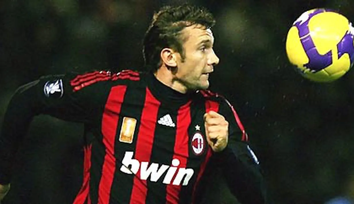 AC Milan&#039;s Andriy Shevchenko during their UEFA Group E match against Portsmouth at home to Portsmouth at Fratton Park stadium on November 27, 2008. AFP PHOTO/CARL DE SOUZA