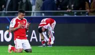 Pemain Arsenal Gabriel Jesus berdoa setelah timnya meraih kemenangan dalam laga Liga Champions melawan Club Brugge di Bruges, Belgia, Kamis, 11 Desember 2025. (AP Photo/Omar Havana)