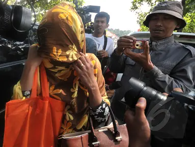Istri Sylvester Obiekwe Nwolise‎, Fatimah datangi dermaga wijayapura Cilacap, Jawa Tengah, Jumat (6/3/2015). (Liputan6.com/Johan Tallo)