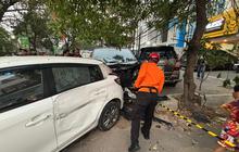 Usai Tabrak Lari, Alphard Hantam Belasan Kendaraan di Surabaya hingga Ringsek