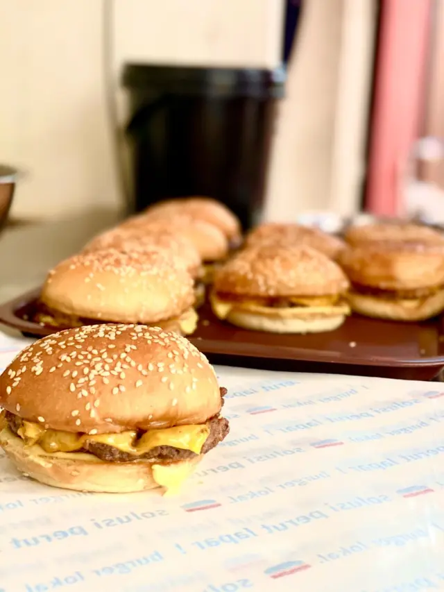 Burger Lokal/dok. Burger Lokal