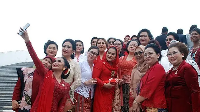 Krisdayanti Swafoto bareng Puan Maharani