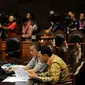 Gubernur DKI, Basuki 'Ahok' Tjahaja Purnama ketika menjalani sidang perdana pengujian Undang-Undang Pilkada mengenai cuti selama masa kampanye di MK, Jakarta, Senin (22/8). Sidang perdana itu beragenda pemeriksaan pendahuluan. (Liputan6.com/Johan Tallo)