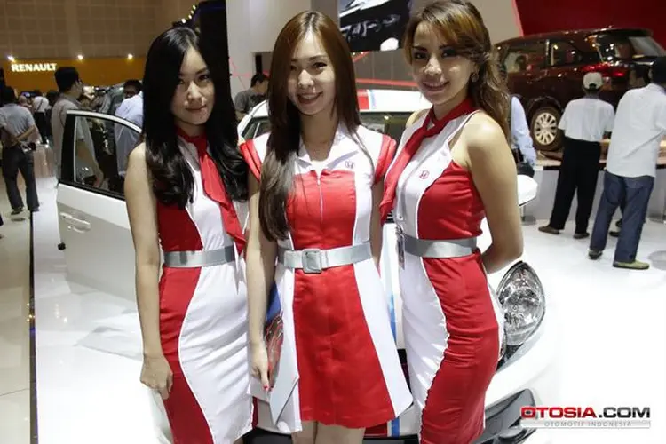 Pesona Kecantikan Para Gadis Asal Kota Surabaya