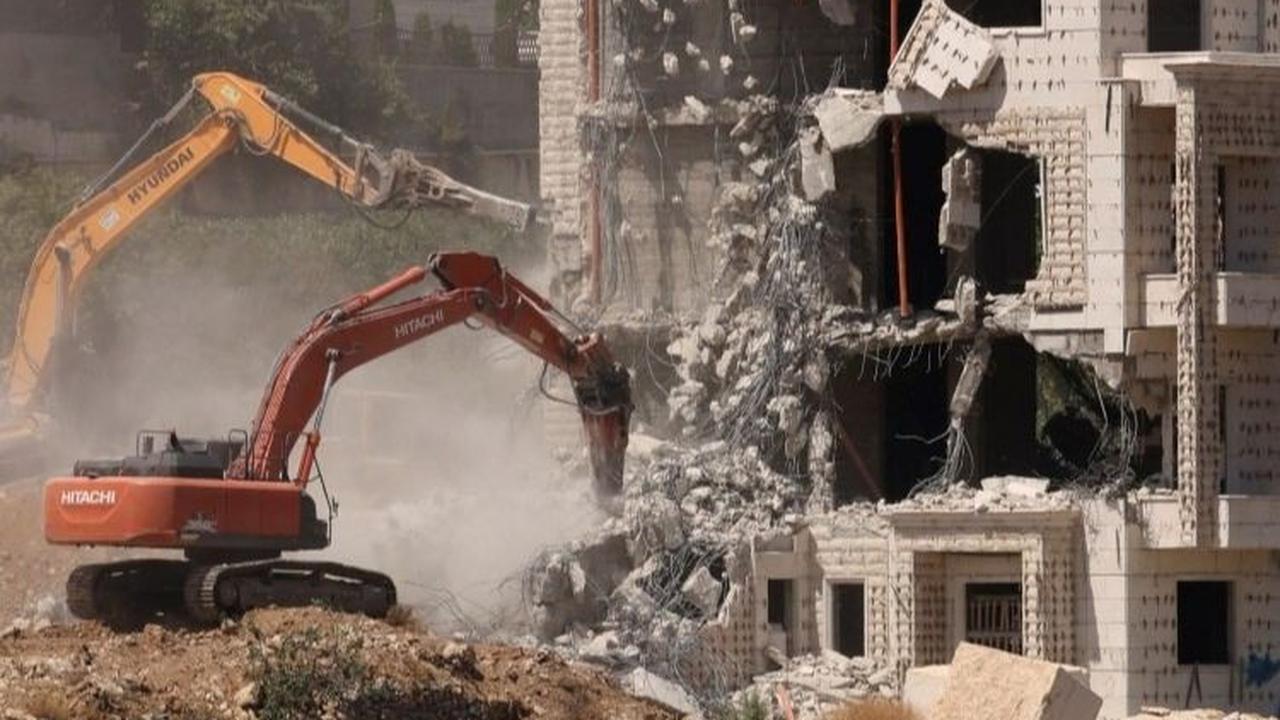 Kehadiran Netanyahu di AS pun menjadi sorotan, sementara di Hebron, tindakan penghancuran rumah warga Palestina menambah ketegangan dan kesengsaraan penduduk di wilayah tersebut. Foto: HAZEM BADER / AFP<br>
