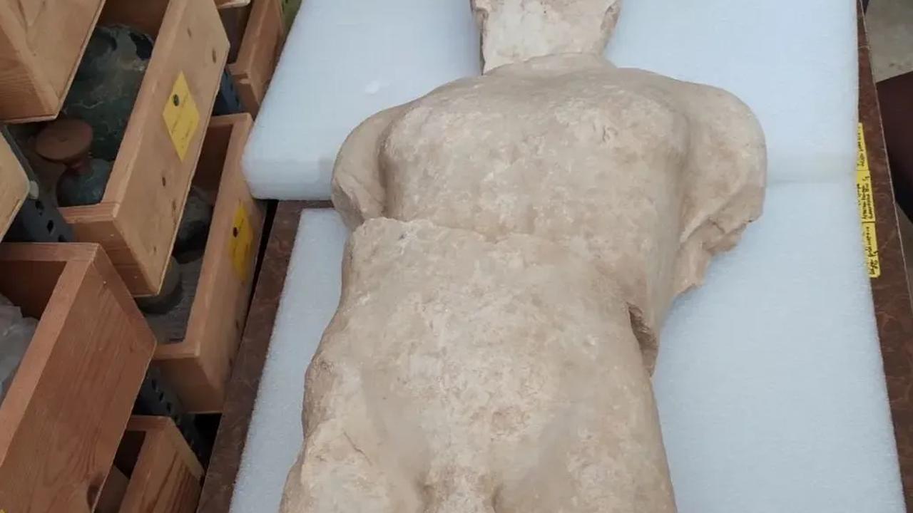 Penemuan patung pemuda bugil ini membuka jendela baru ke masa lalu dengan mengungkapkan keberadaan tempat suci Archaic akhir yang sebelumnya tidak diketahui.