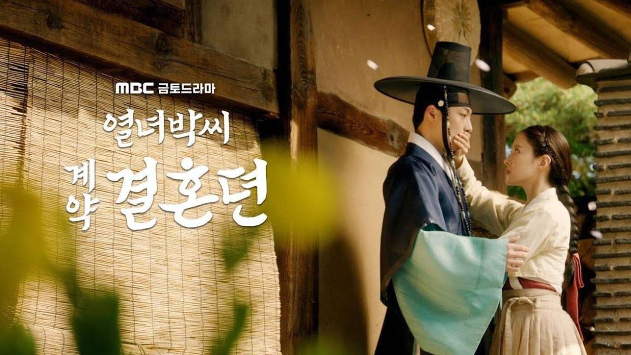 Melibatkan pernikahan kontrak dengan pria yang mirip dengan suaminya yang sudah meninggal, drama ini menghadirkan nuansa romantis yang unik.
