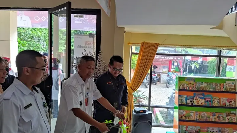 PT JIEP menjalankan fokus program TJSL dibidang Pendidikan melalui program JIEP Book Corner