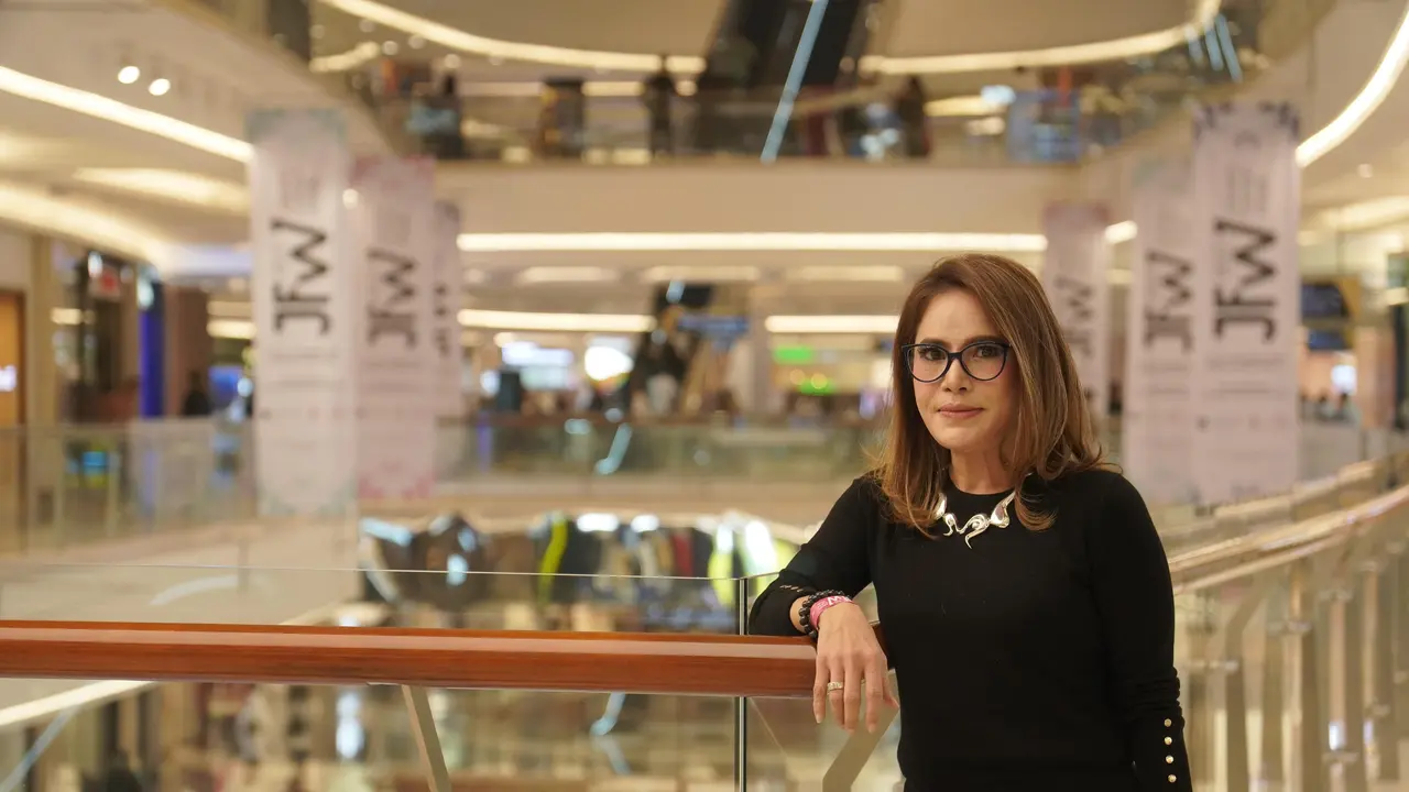 ISSHU Tampilkan Koleksi Delulu di Jakarta Fashion Week 2025, Anaz Siantar Bawa Kejutan ke Panggung