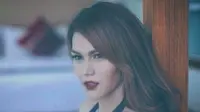 Tank Top, Gaya Andalan DJ Butterfly Tampil Seksi
