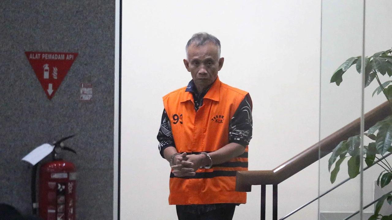 FOTO: KPK Dalami Peran Ayah Bupati Bekasi dalam Kasus Suap Proyek