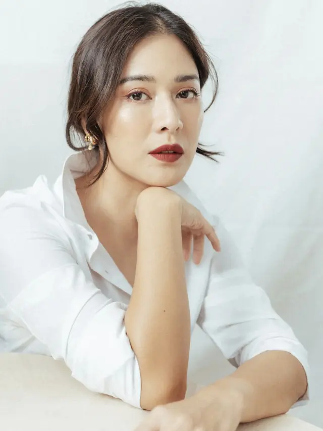 Gaya rambut Dian Sastrowardoyo