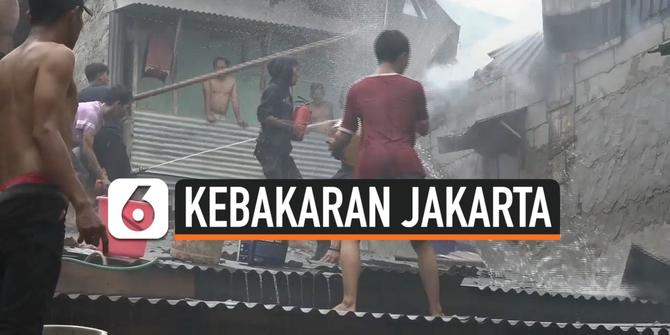 VIDEO: Akibat Korsleting Listrik Rumah Berlantai 3 Terbakar