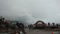 Gunung Tangkuban Parahu sempat dibuka untuk umum pada 1 Agustus 2019, tapi kemudian kembali erupsi (Dok.Instagram/@kabargeologi/https://www.instagram.com/p/B0pD-P7BsW8/Komarudin)