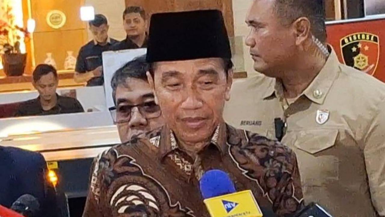 VIDEO: Tatapan Tajam Jokowi Disinggung Bakal Cabut Laporan Terhadap Roy Suryo Dkk di Polda Metro