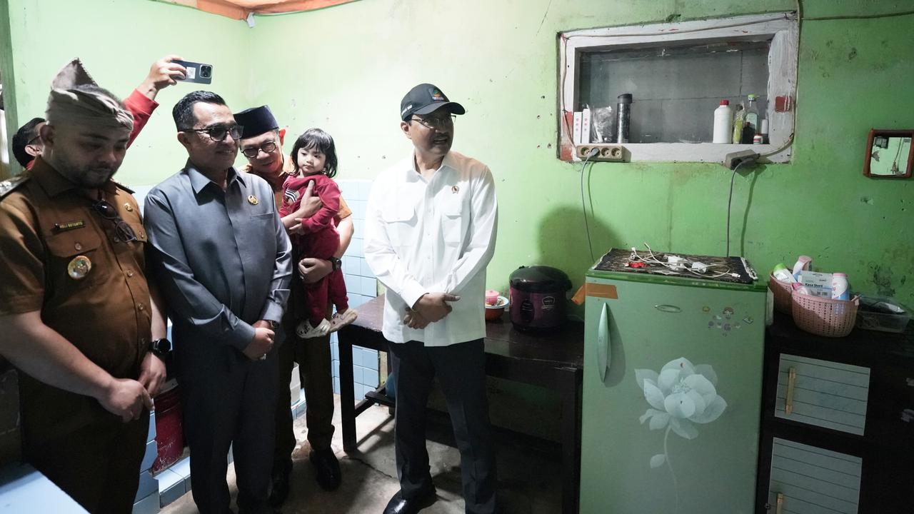 Gus Ipul Sambangi Rumah Calon Siswa Sekolah Rakyat di Batu, Pastikan Program Tepat Sasaran