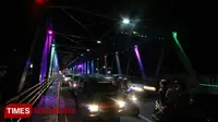 Meniti Jembatan Suhat Malang nan Molek di Malam Hari