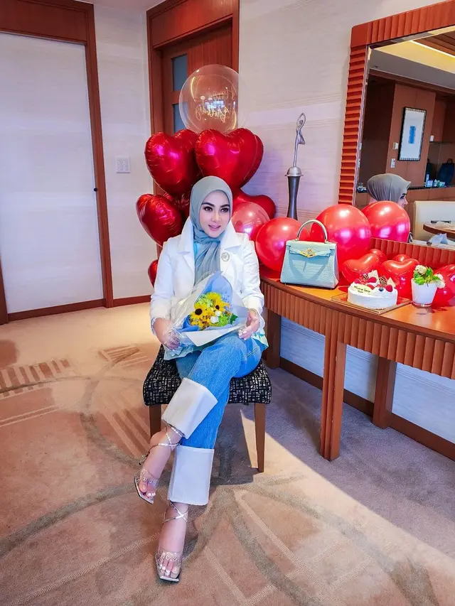 7 Momen Ulang Tahun Syahrini Ke-43, Rayakan di Kamar Hotel Mewah di Jepang