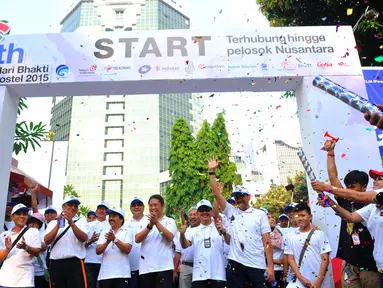 Acara Fun Walk memperingati ke-70 Hari Bakti Postel yang diselenggarakan Kemkominfo, Jakarta, Minggu (8/11/2015). Acara ini digelar untuk mengenang jasa para pahlawan telekomunikasi Indonesia. (Liputan6.com/Faisal R Syam) 