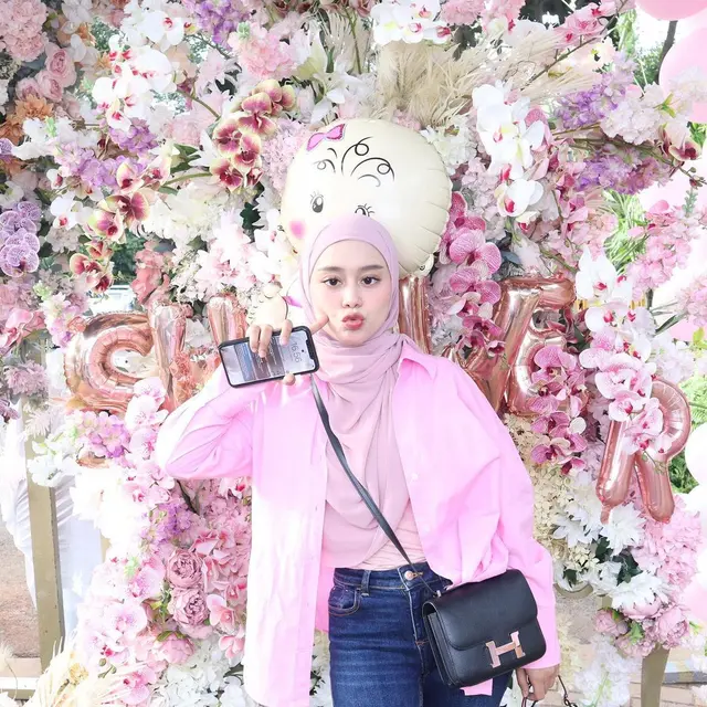 Lesti di acara baby shower Aurel (Foto: Instagram/@lestykejora)