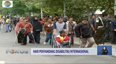 Peringati Hari Disabilitas Internasional, ada pameran karya kreatif kaum difabel di Mal Sumarecon Bekasi, Jawa Barat.