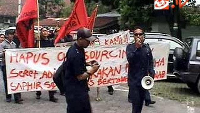 Demo Buruh Terjadi di Sejumlah Daerah - News Liputan6.com
