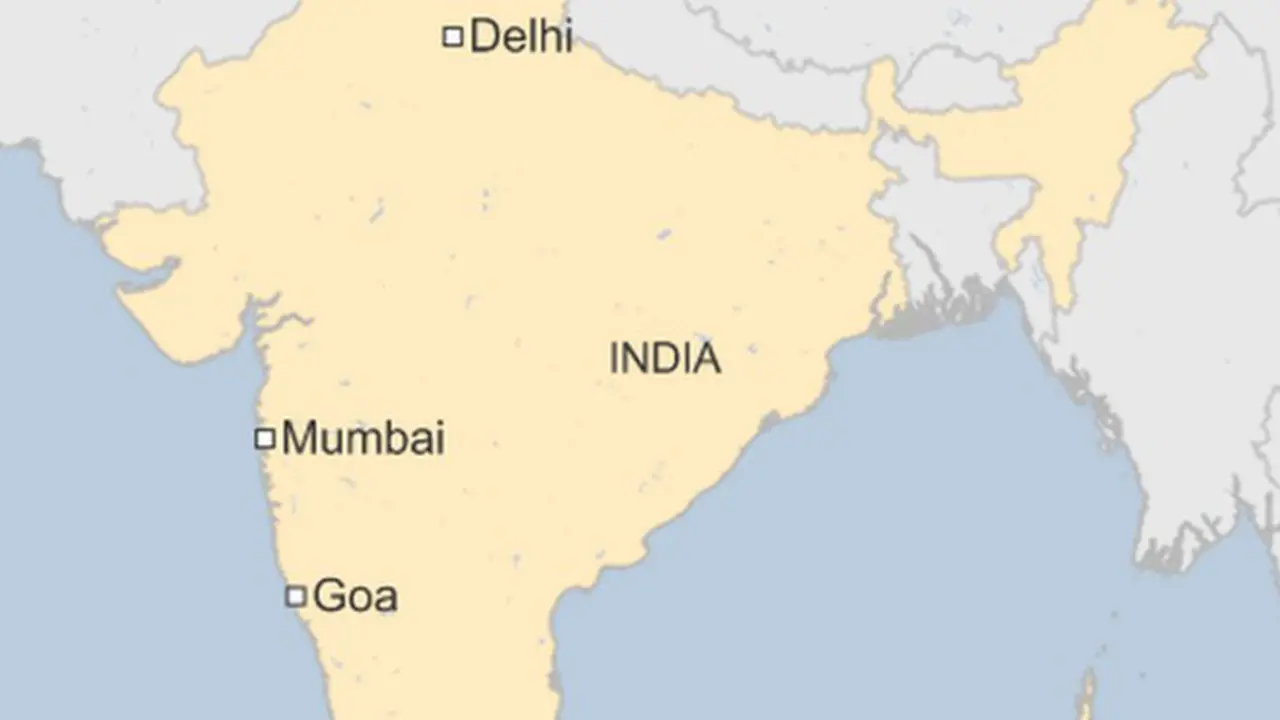 Lokasi jembatan runtuh yang menghubungkan kota Mumbai dengan resor pantai Goa di India barat . (BBC)
