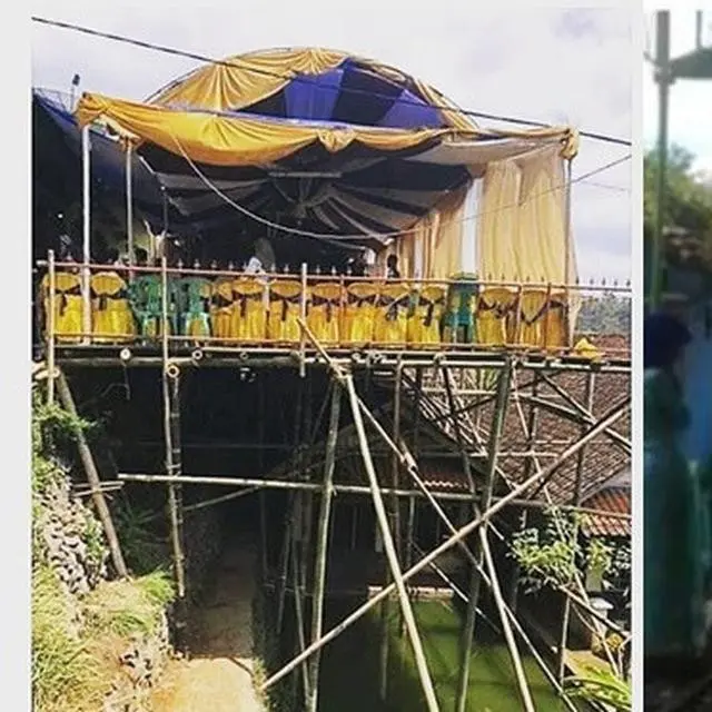 6 Tempat Nikahan Low Budget Ini Kelewat Unik, Kocak